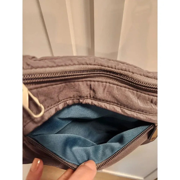 Travelon Exclusive Edition RFID-Blocking Adjustable Crossbody Shoulder Bag - Picture 5 of 11